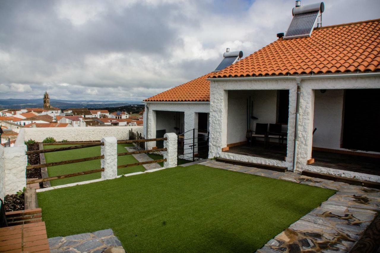 Mirador De Fuentes Pension Fuentes de León Buitenkant foto