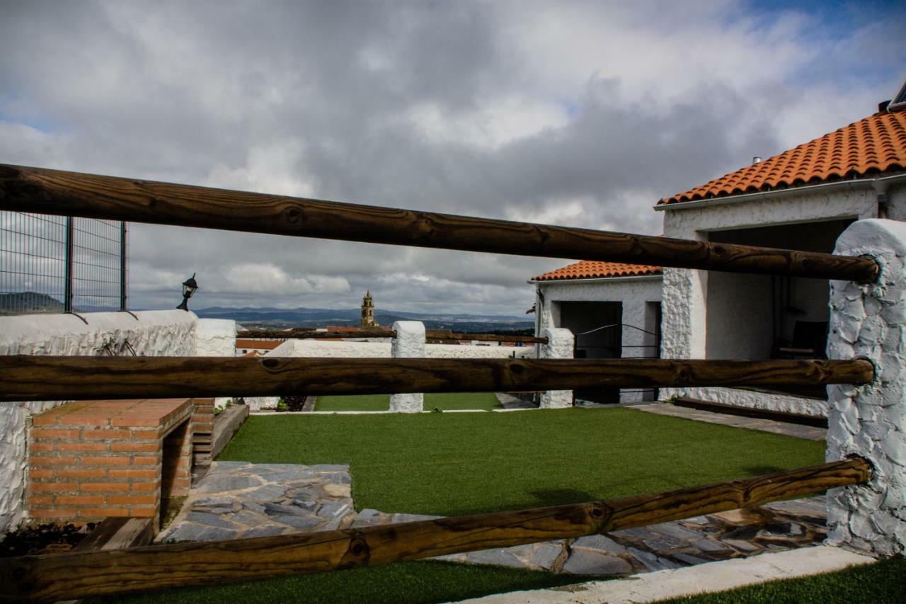 Mirador De Fuentes Pension Fuentes de León Buitenkant foto